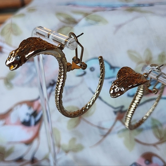 Cobra Snake Venomous Oversized Gold Tone Pierced Statement Earrings Oddities EUC - Picture 6 of 12